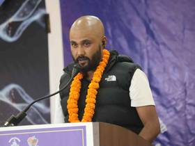 ब्ल्याक होल कविता