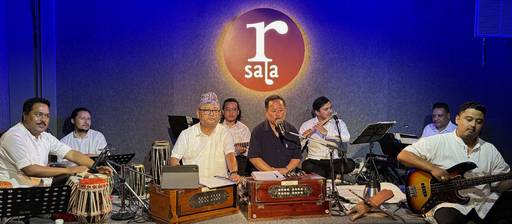 मधुर धुनसँगै पलेँटीमा गुञ्जिए पवन, रमेश